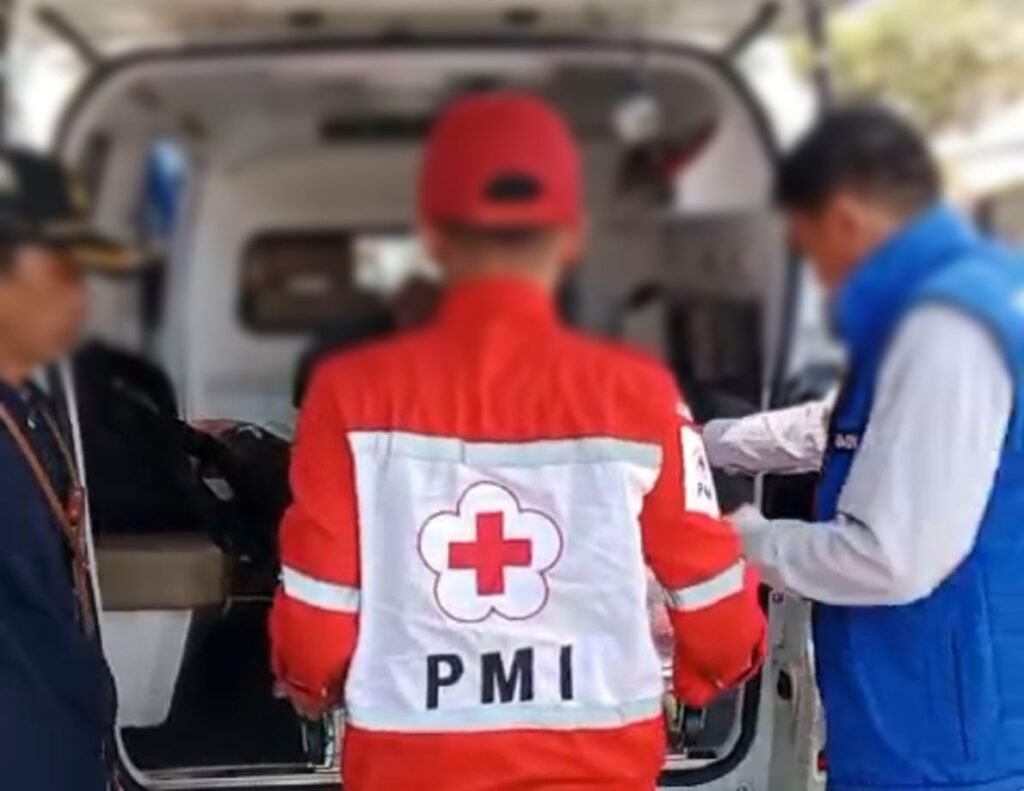 PMI Kota Sukabumi Terjunkan Ambulans, Bantu Pemulangan Warga yang Terlantar Akibat Kecelakaan