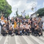 Jeepsi Tebar Kepedulian di HUT ke-112 Sukabumi, Santuni 112 Anak Yatim dan Hadiahkan Lukisan Jip untuk Wali Kota