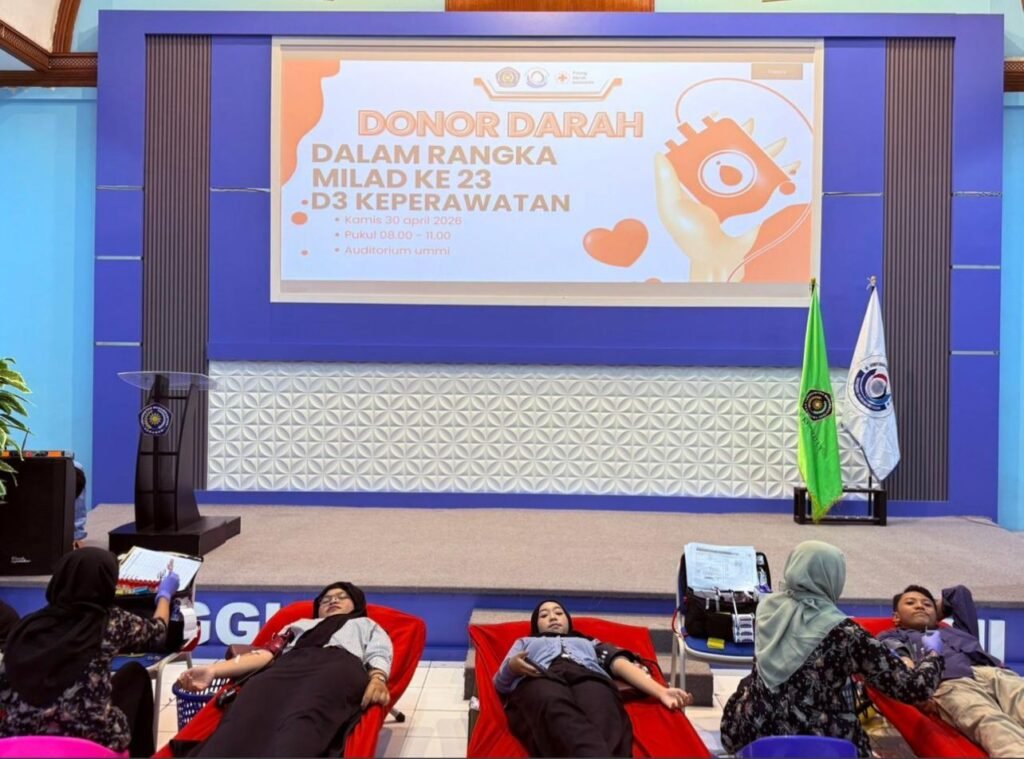 Semangat Berbagi, Milad ke-23 D-III Keperawatan UMMI Gelar Donor Darah