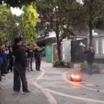 Di Depan Gedung DPRD Sukabumi, Mahasiswa BEM FIS UMMI Gelar Mimbar Bebas Soroti Pengangguran Hingga Nasib Guru Honorer