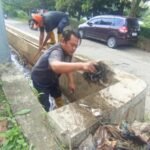 Tumpukan Sampah Sumbat Saluran Air di Jalan Prana,  BPBD Kota Sukabumi Gercep Bersihkan Cegah Banjir