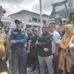 Di Depan Massa Aksi, Ketua DPRD Sukabumi Tegaskan P2RW Harus Berlanjut dan Siap Tolak APBD Jika Program Dicoret