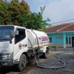 PMI Kota Sukabumi Salurkan Air Bersih untuk SLB Budi Nurani yang Terdampak Kekeringan