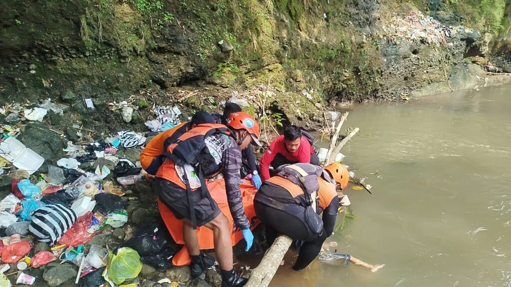 Tim SAR Gabungan Temukan Bocah Diduga Terseret Arus Sungai Cicatih di Sukabumi