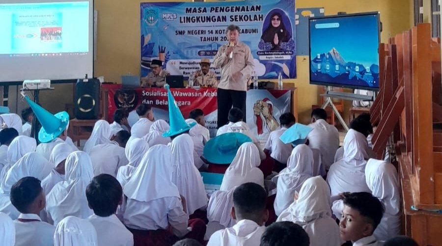 Hari Pertama MPLS, FPK Kota Sukabumi Tanamkan Wawasan Kebangsaan ke Ratusan Siswa Baru SMPN 14 Baros