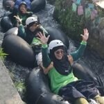 Puluhan Anak Yatim di Sukabumi Isi Akhir Libur Sekolah dengan River Tubing di Kadulawang