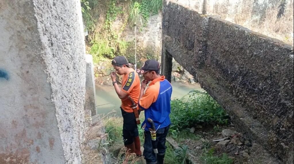 BPBD Sukabumi Bersihkan Sumbatan Sungai Cisuda, Antisipasi Banjir Limpasan di Cibeureum Hilir