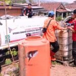 BPBD dan PMI Kota Sukabumi Salurkan 10.000 Liter Air Bersih ke 342 KK di Cikundul yang Terdampak Kekeringan
