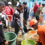 PMI dan BPBD Kota Sukabumi Salurkan Air Bersih ke Tiga Wilayah Terdampak Krisis Air