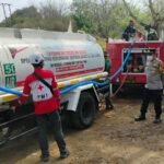 PMI Kota Sukabumi Kerahkan Relawan dan Tangki Air Bantu Padamkan Kebakaran TPA Cikundul