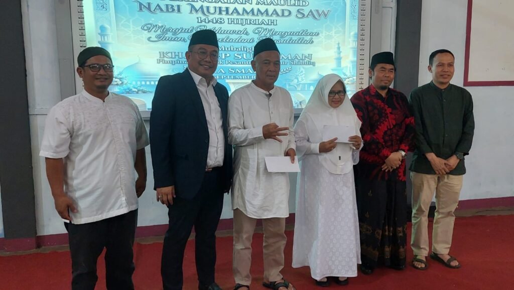 Ika Smanti Berangkatkan Dua Guru SMAN 3 Sukabumi Umrah sebagai Wujud Bakti Alumni
