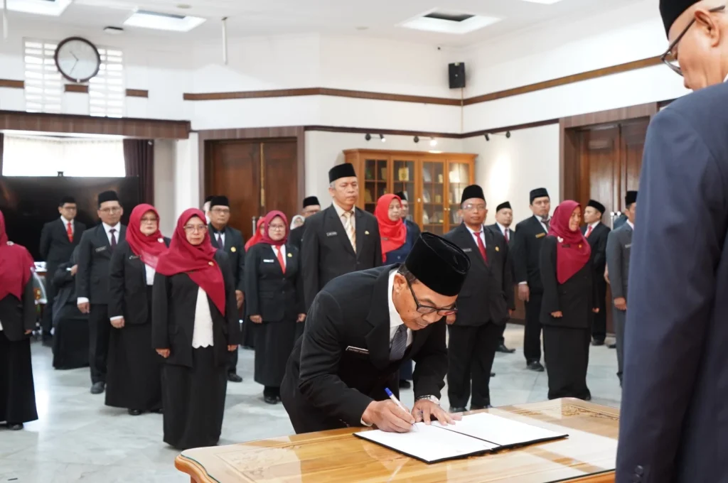 Lantik 21 Kepala Sekolah, Wali Kota Sukabumi Tekankan Makna Sumpah Jabatan
