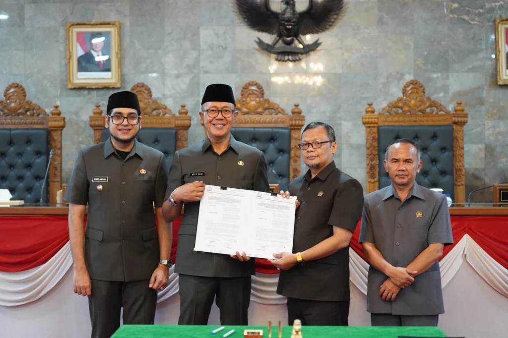 Bahas Raperda Investasi, RTH Hingga Perangkat Daerah, Ketua DPRD Kota Sukabumi : Utamakan Manfaat Bagi Warga