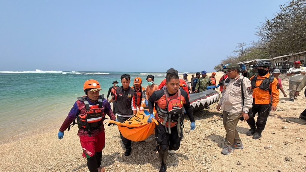Dua Remaja Terseret Ombak di Pantai Cibuaya Sukabumi Ditemukan Meninggal